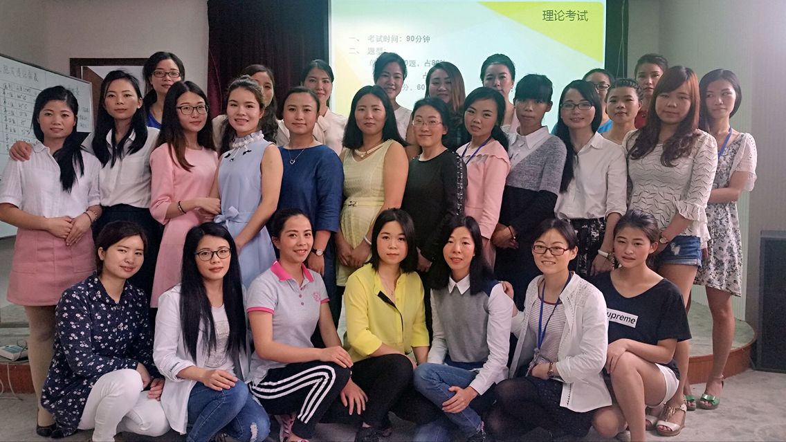 天生麗質(zhì)也要“妝”！——記棟方股份首屆初級(jí)化妝師培訓(xùn)